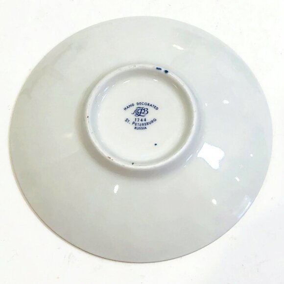 Lomonosov "Russian Domes" Porcelain Teacup and Saucer, 22-Karat Gold Highlights - Picture 6 of 8